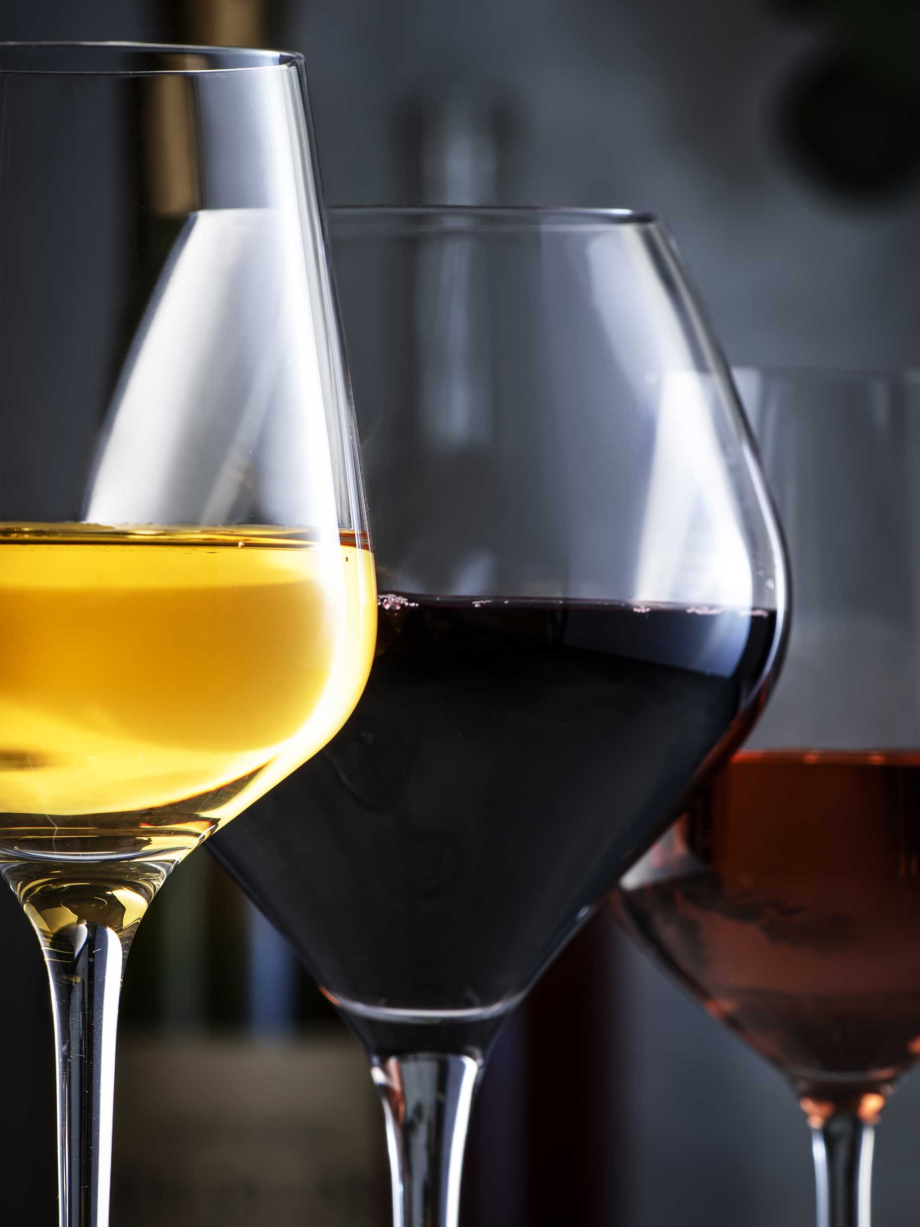 PHOTO DE VERRES DE VINS BLANC ET ROUGE ANNECY
